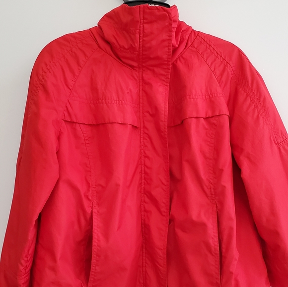 Cropped red raincoat - Picture 4 of 6